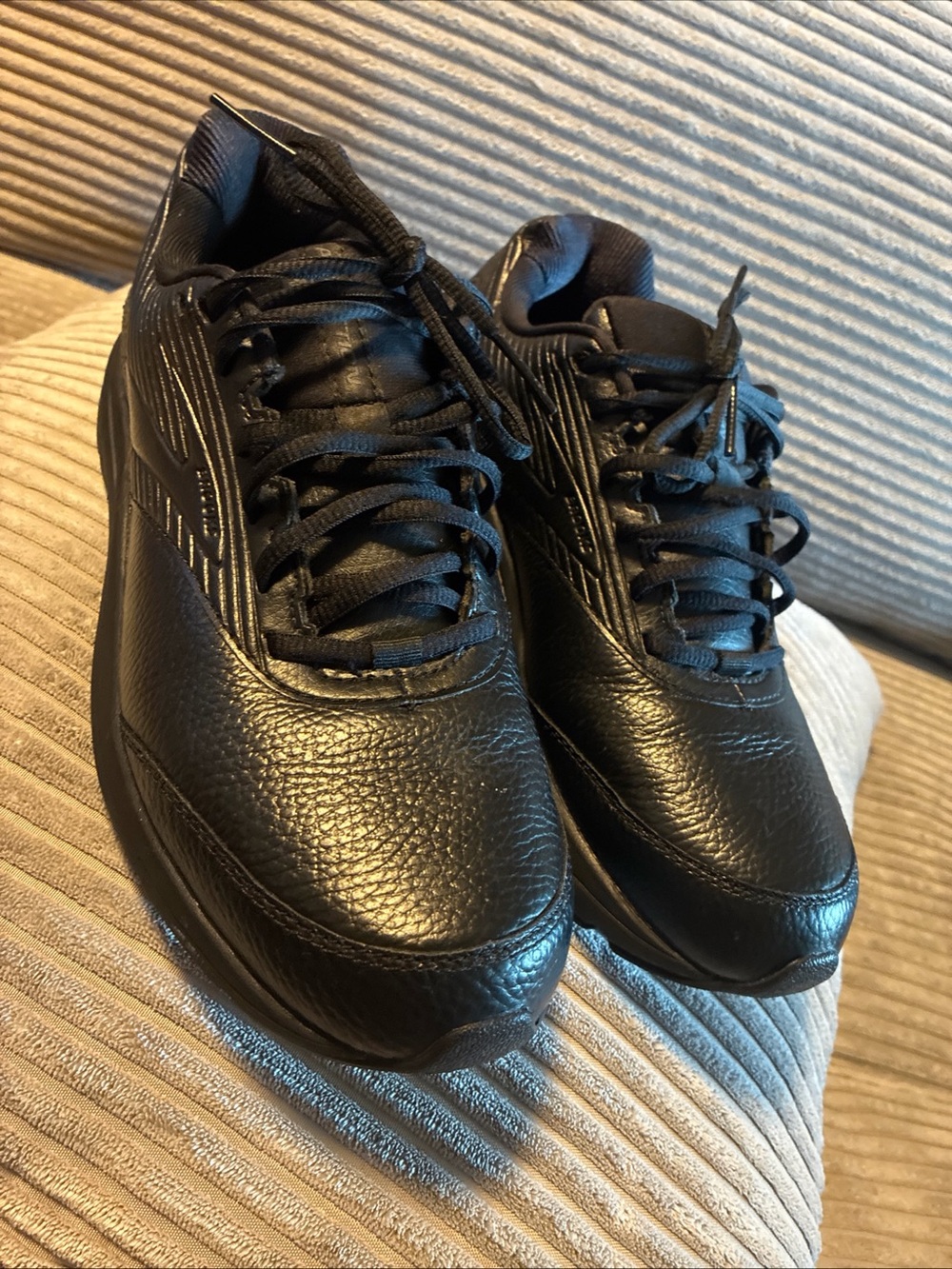 Brooks Addiction Walker 2 Shoes Men's 9  Wide 2E Black Leather Walking Read